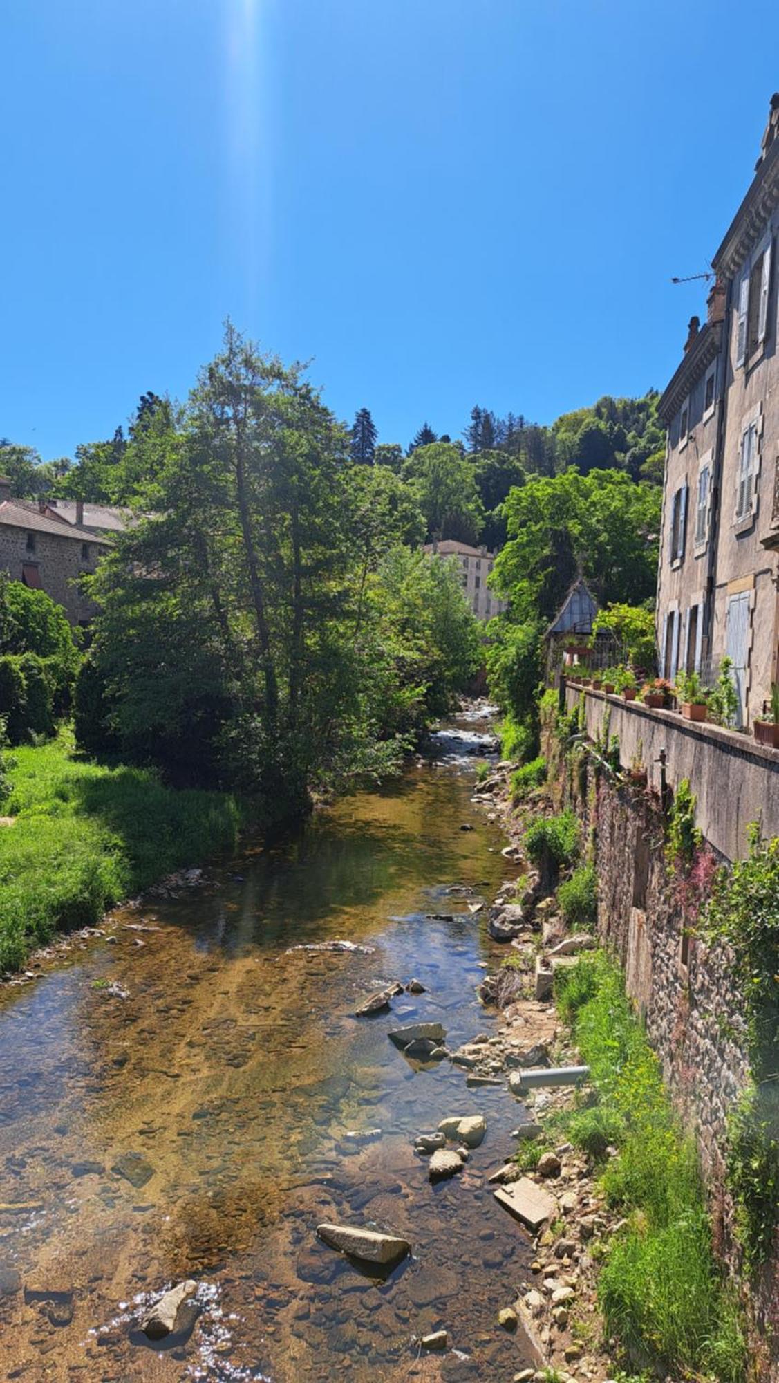 Du Doubs Au Doux Villa Lamastre Exterior foto
